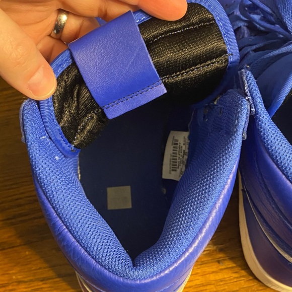 Nike Air Jordan 1 High OG Retro in Royal - Picture 4 of 8